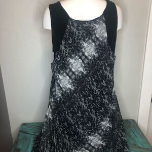 𝅺SIZE 1x  Pennington’s Flowy Black Tank top